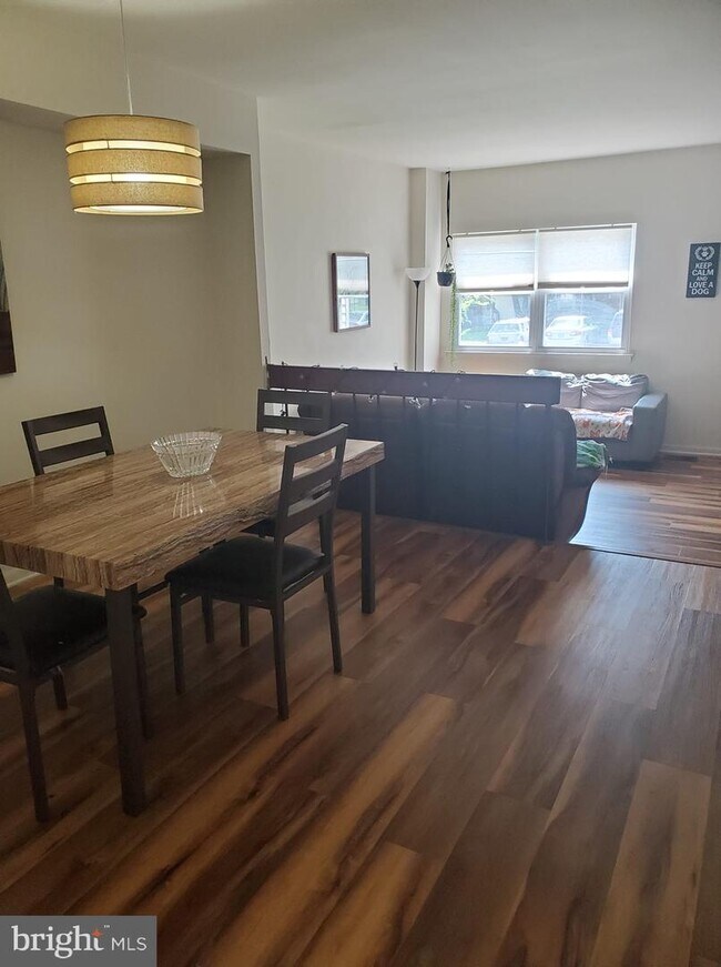 Foto del edificio - 1437 Atterbury Way