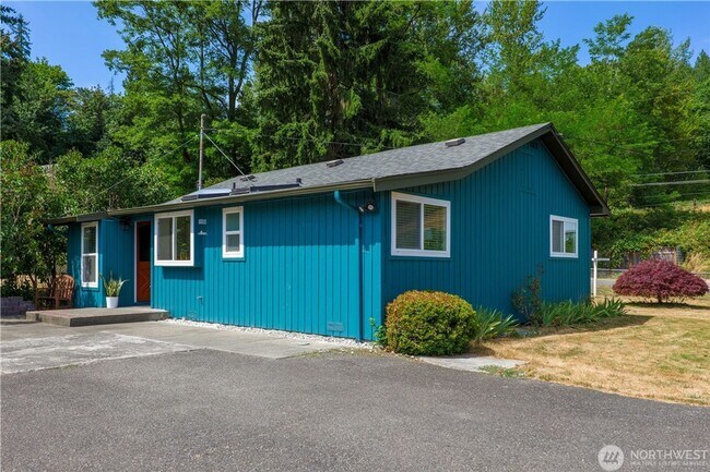 Foto del edificio - May Valley Road business opportunity available - 2 bedroom 1 bath home with carport & office and ...