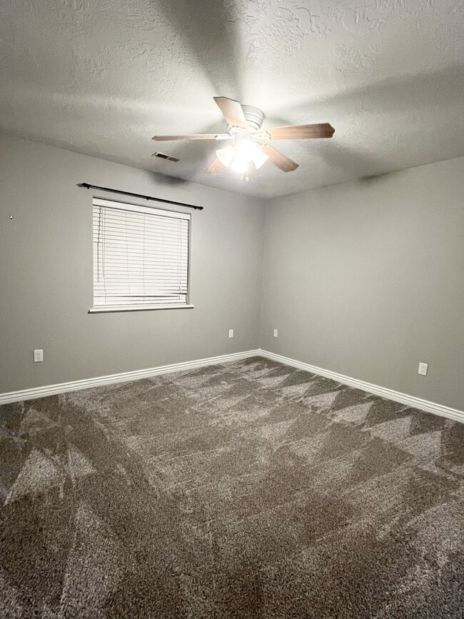 Building Photo - 510 Gwen Loop