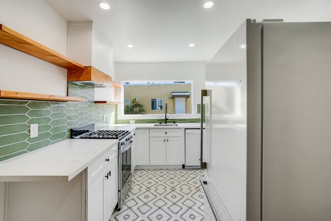 Building Photo - 631 N Rampart Blvd