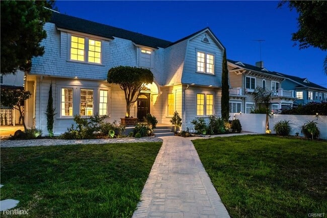 Building Photo - 4 br, 3.5 bath House - 738 S Norton Ave