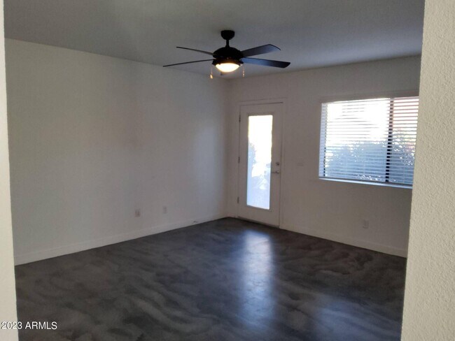 Building Photo - 3907 E Earll Dr