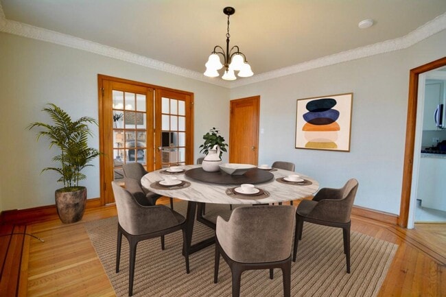 Beautifully Restored, Historic 3 BR + Bonus Room | 1 BA home in the Parkside/Sunset District - Beautifully Restored, Historic 3 BR + Bonus Room | 1 BA home in the Parkside/Sunset District