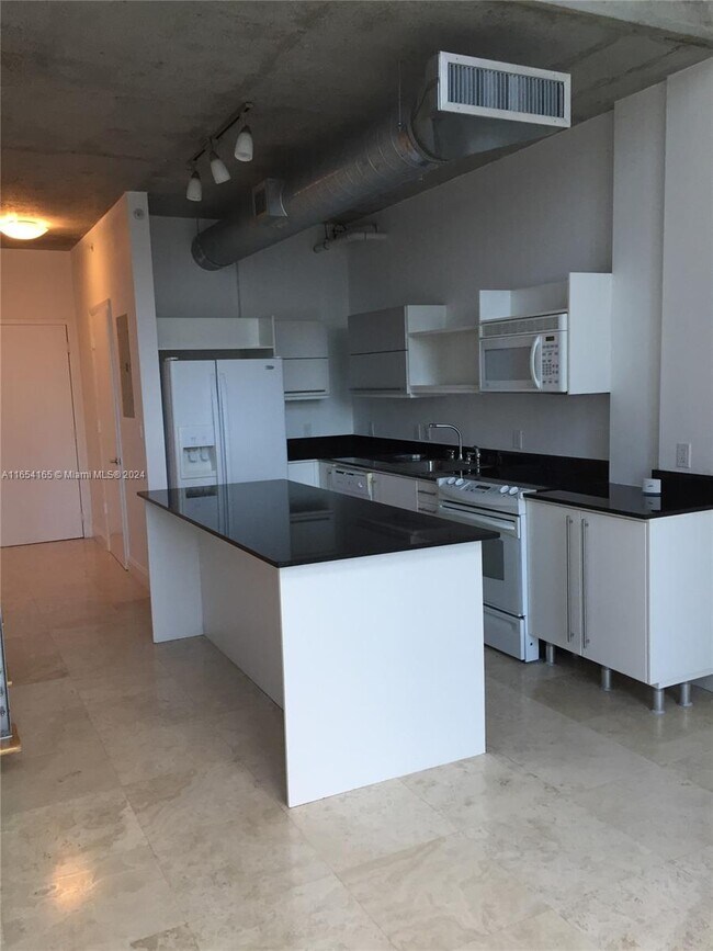 Foto del edificio - 690 SW 1st Ct
