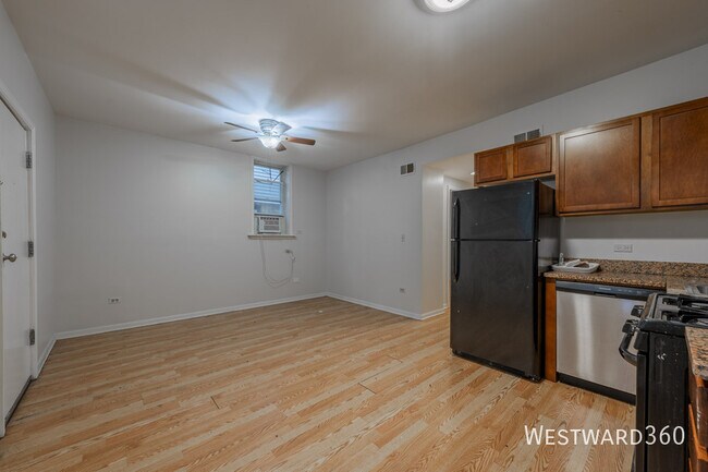 Foto del edificio - 2433 N Talman Ave