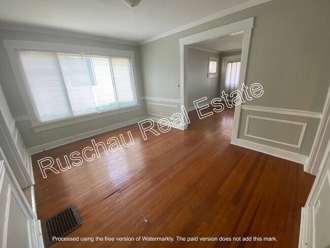 Building Photo - 2 Bed 1 Bath