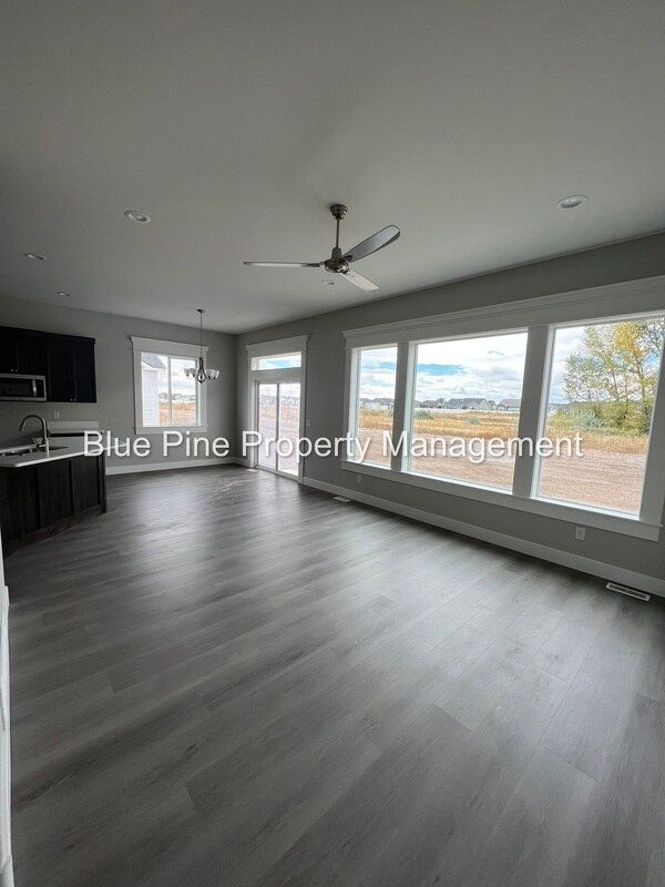 Building Photo - 4211 N Ventura Ave