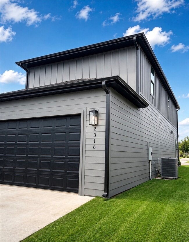 Building Photo - 2316 S 31st Pl