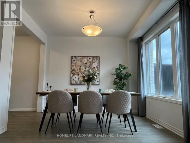 Photo du bâtiment - 1368 William Halton Pkwy