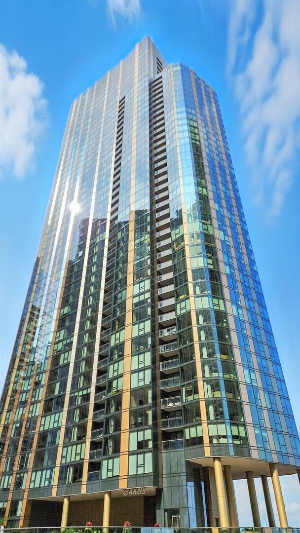 Building Photo - 211 N Harbor Dr