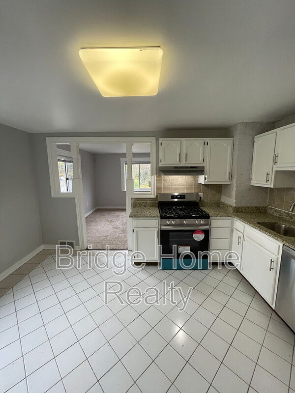 Building Photo - 2404 S 18th St