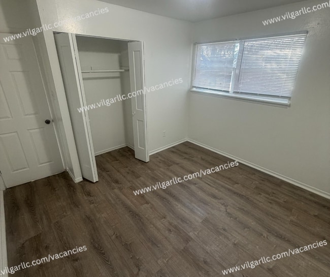 Building Photo - 700 E 20th Ave