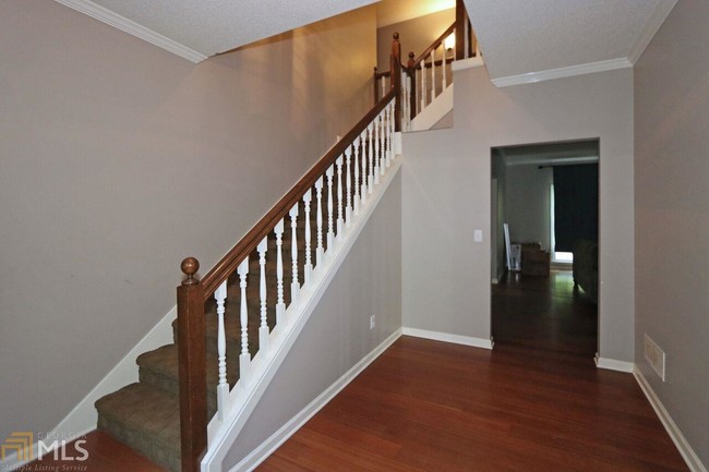 Building Photo - 440 Longwood Ct