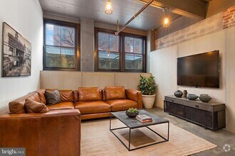 Building Photo - 1701 Tulip St