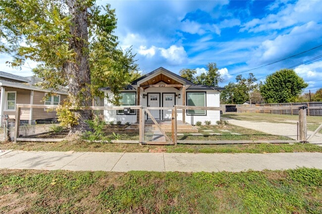 Building Photo - 4049 Lucille St