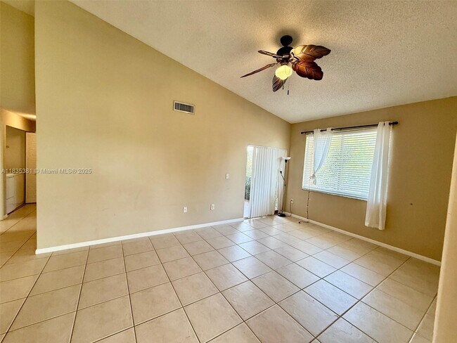 Foto del edificio - 6976 SW 39th St