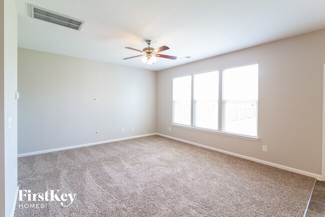 Building Photo - 543 Crossland Dr