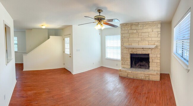 Foto del edificio - 6403 Lohman Ford Rd