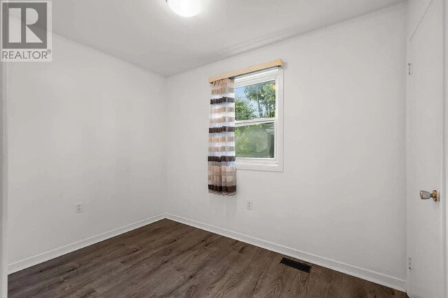 Building Photo - 63 Orlebar St