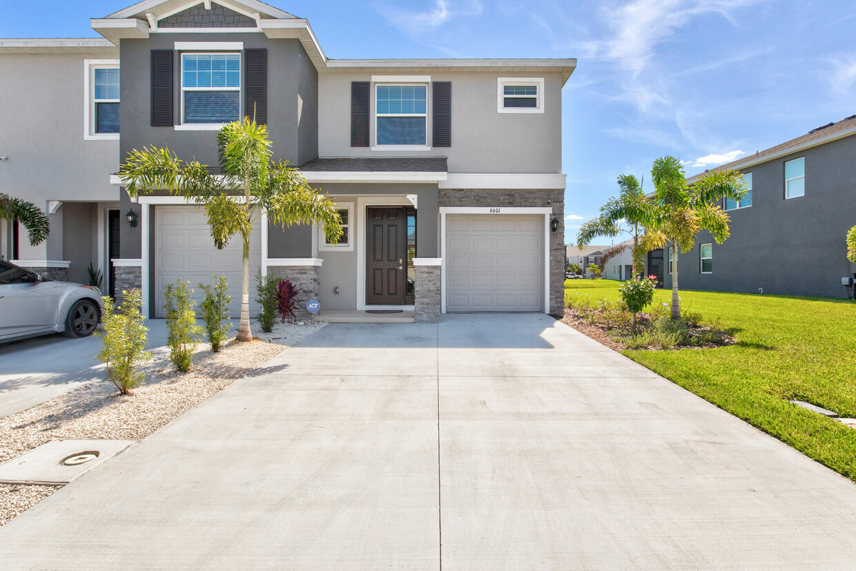 Front Entrance - 6601 Serenity Fall Ln