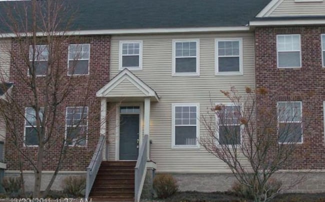 Front View - 11304 Davenport Cir NE