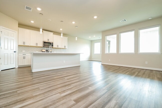 Building Photo - 31426 Whitcombe Summit Wy