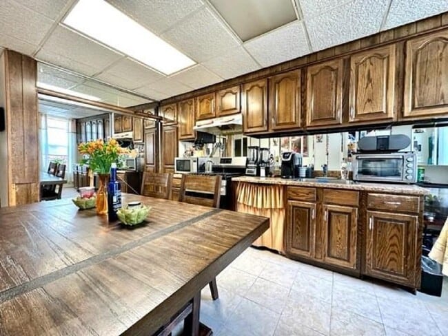 Building Photo - 599 Carroll St