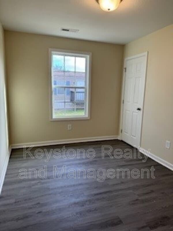 Building Photo - 157 Mace Ln