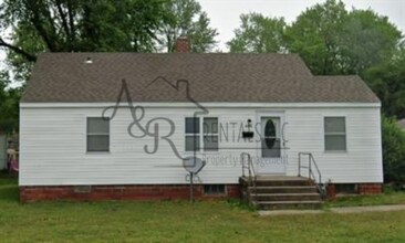 Building Photo - 405 Fieldcrest Dr