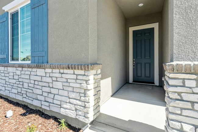Building Photo - 2104 Day Lily Ave