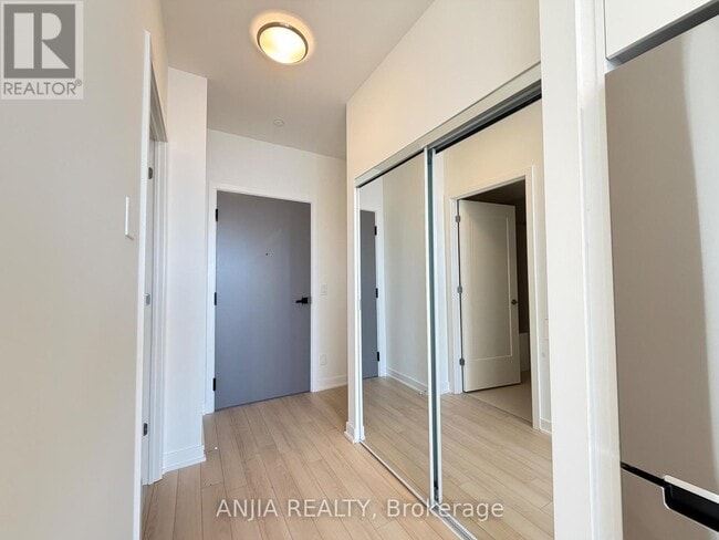 Photo du bâtiment - 3071 Trafalgar Rd