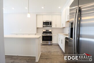 Building Photo - 120 Kenrick St