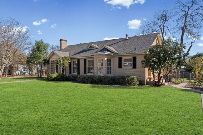 Building Photo - Temple 3BR Home with Expansive Yard & Garage Parking