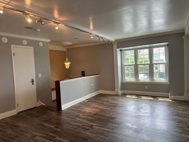 Building Photo - 5810 Severna Pl