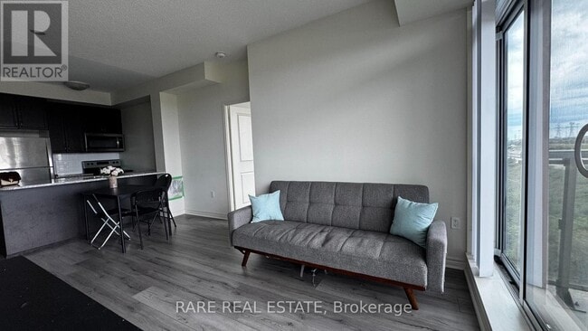 Photo du bâtiment - 349-349 Rathburn Rd W