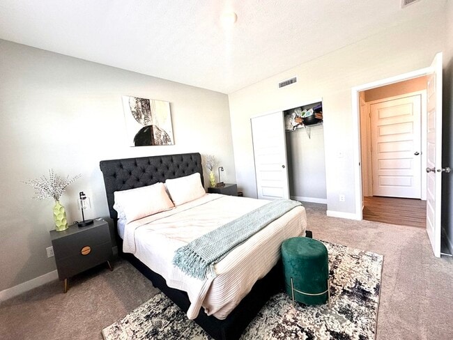Building Photo - Furnished House in Avon