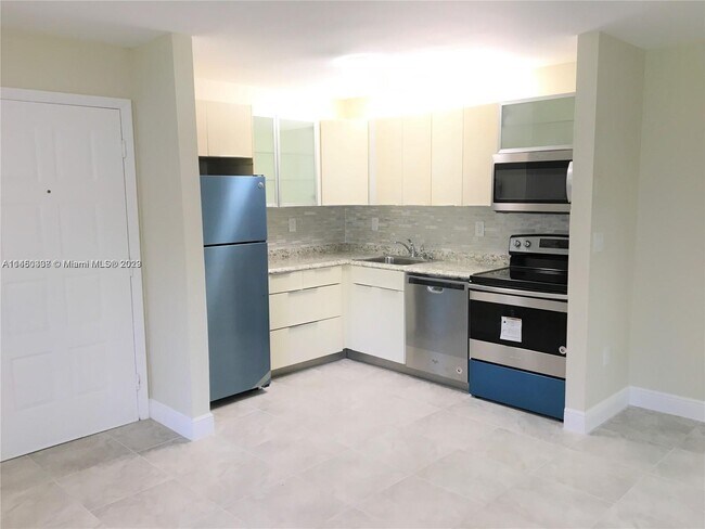 Foto del edificio - 4680 NW 102nd Ave