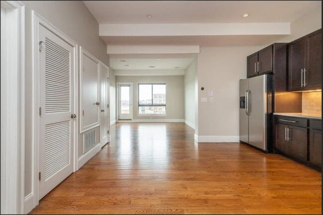 Building Photo - 295 D St