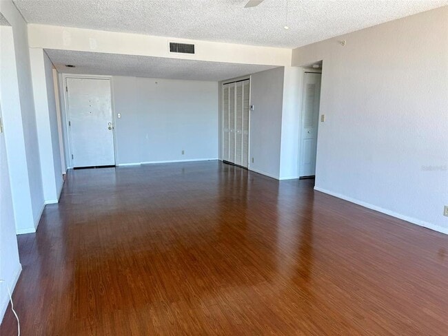 Building Photo - 255 Dolphin Point