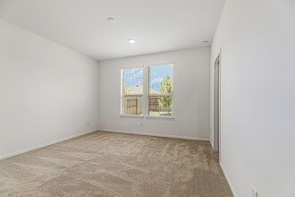 Building Photo - 240 Seven Pnes Dr