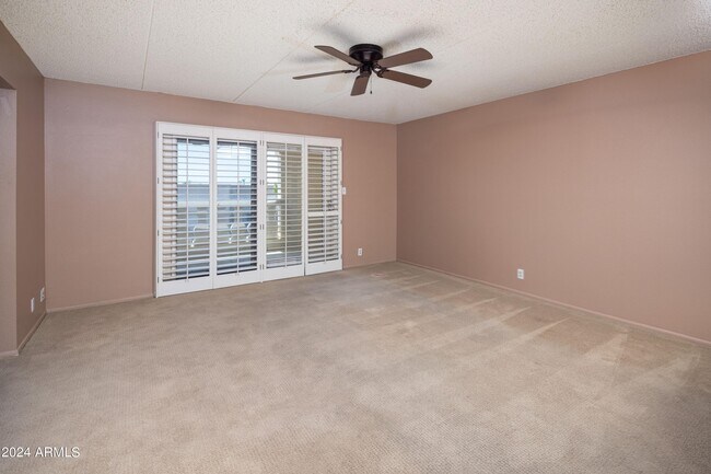 Foto del edificio - 7830 E Camelback Rd