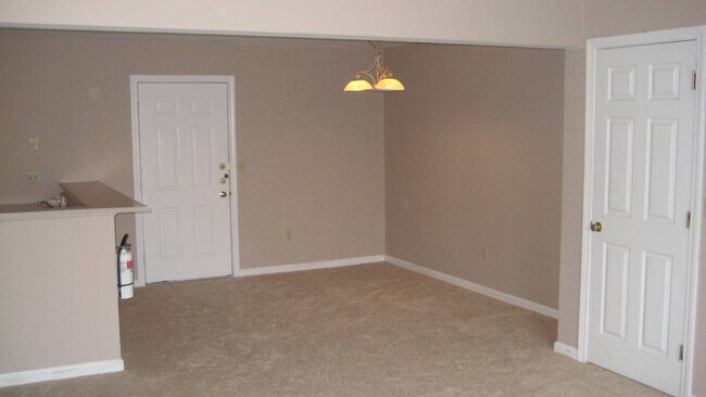 Building Photo - 420 Hildred Dr