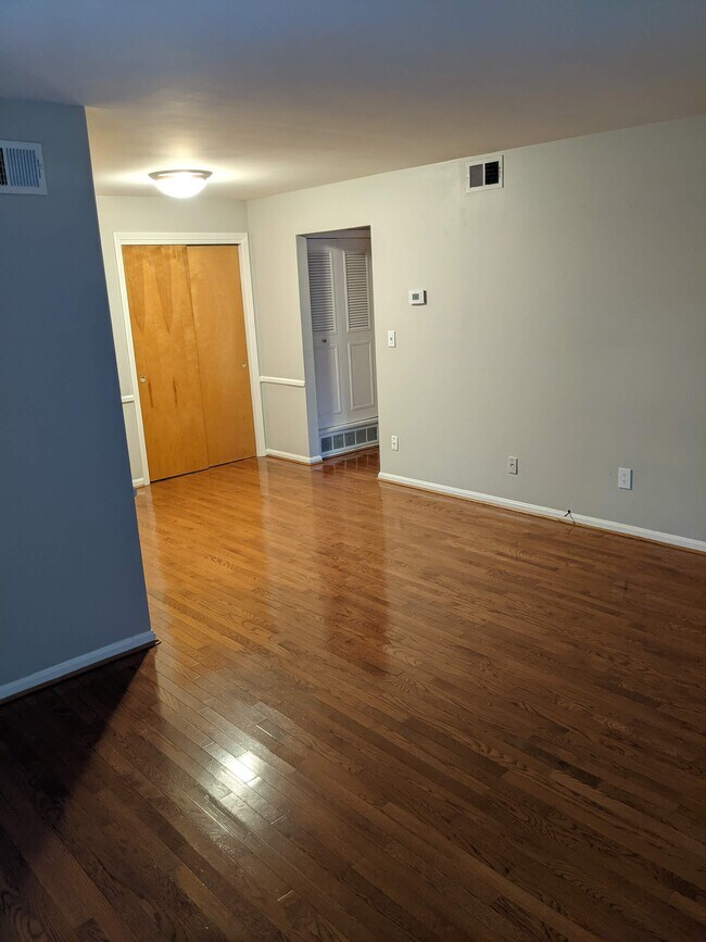 Foto del edificio - 2555 Glenmary Ave