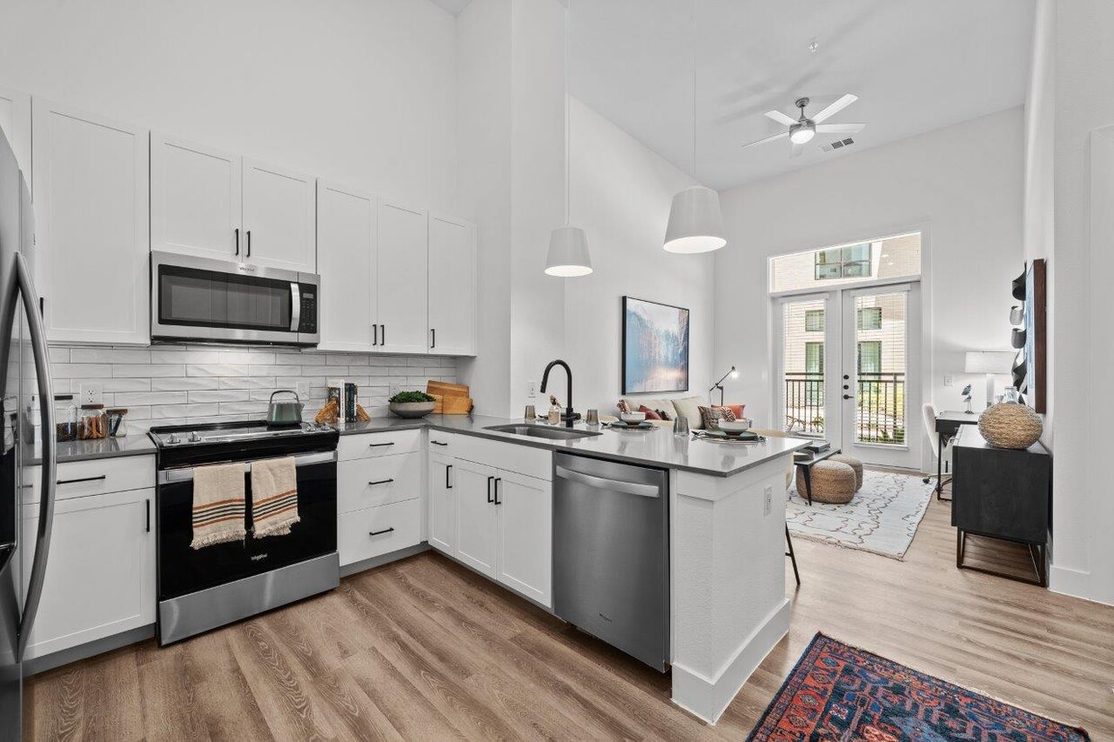 Primary Photo - Lenox Burnet