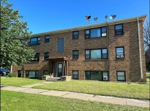 Building Photo - 97 Orme St E