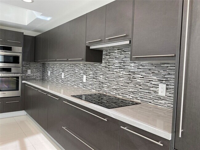 Foto del edificio - 7751 NW 107th Ave