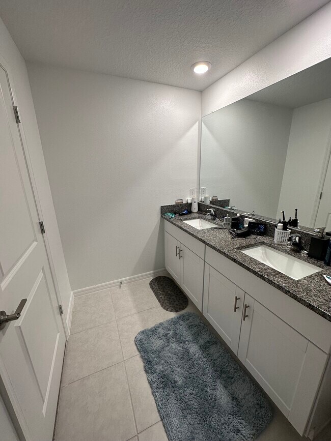 Building Photo - 2555 Charlan Ct