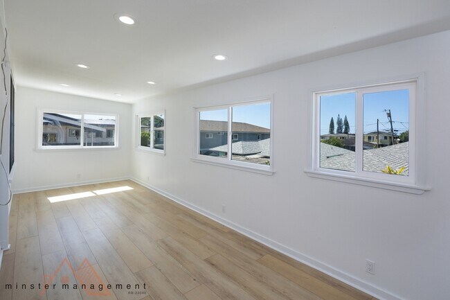 Building Photo - 637 Wyllie St