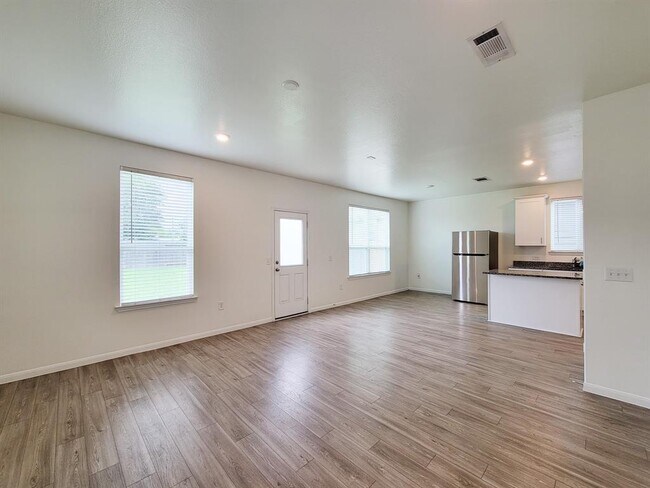 Foto del edificio - 16230 Dutton Clover Dr