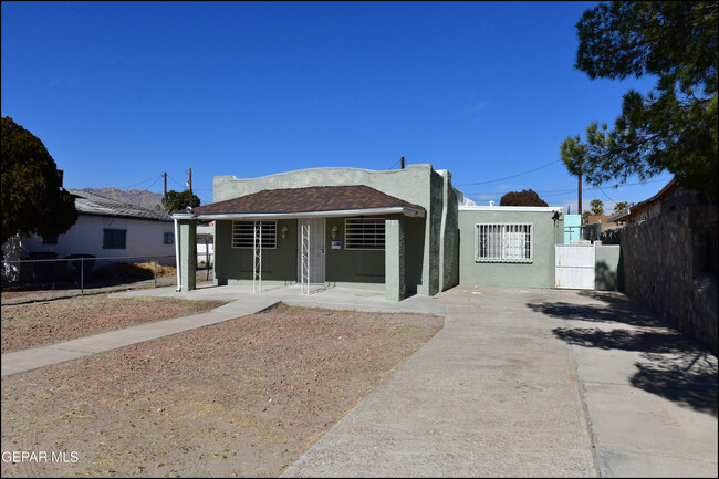 Building Photo - 4425 La Luz Ave